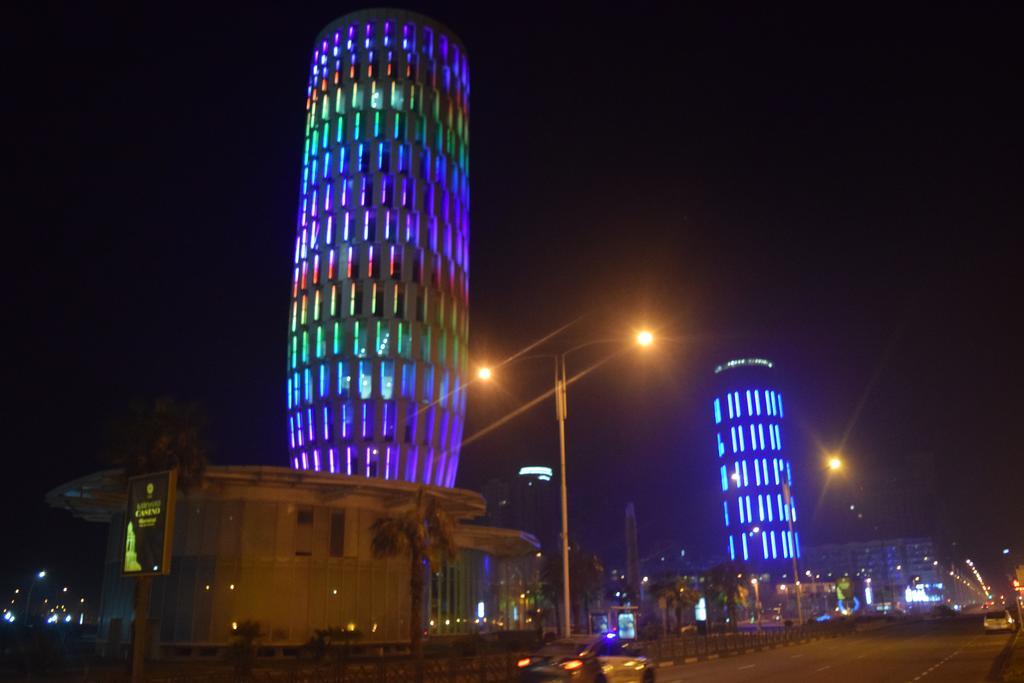Orbi Sea Towers Apart Hotel Batumi Esterno foto